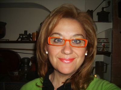 Feminista,ecologista,socialista,filóloga,ex diputada Nacional (VI L) Política: sin duda, imprescindible, vocación de servicio público