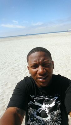 Me__thatswho's profile picture. It’s only the internet