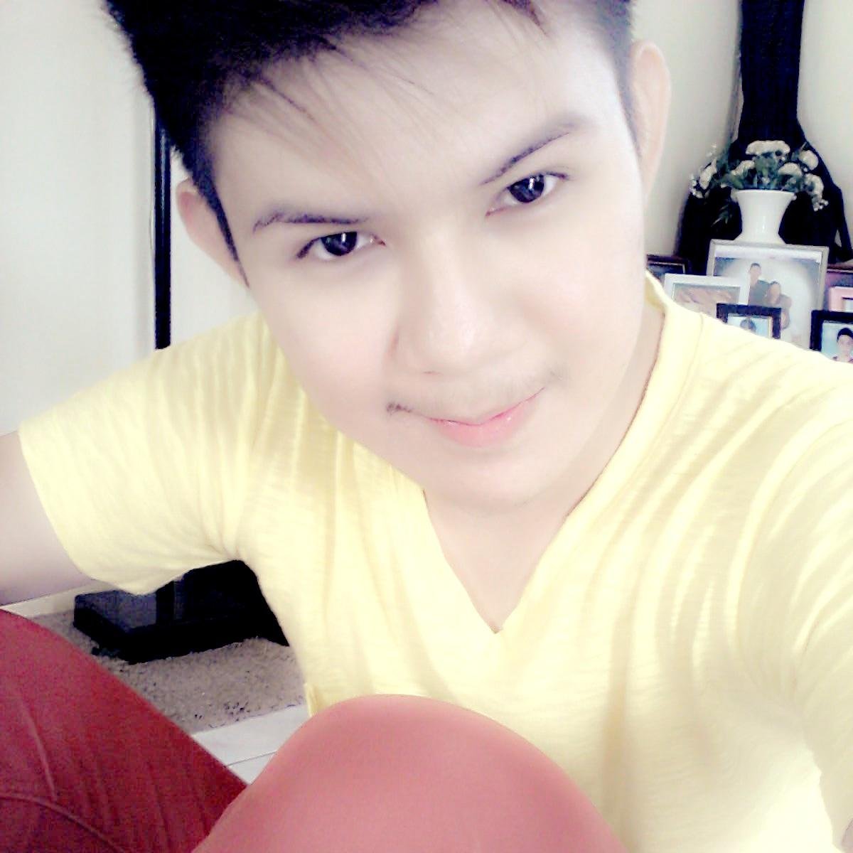 lessur1218's profile picture. 