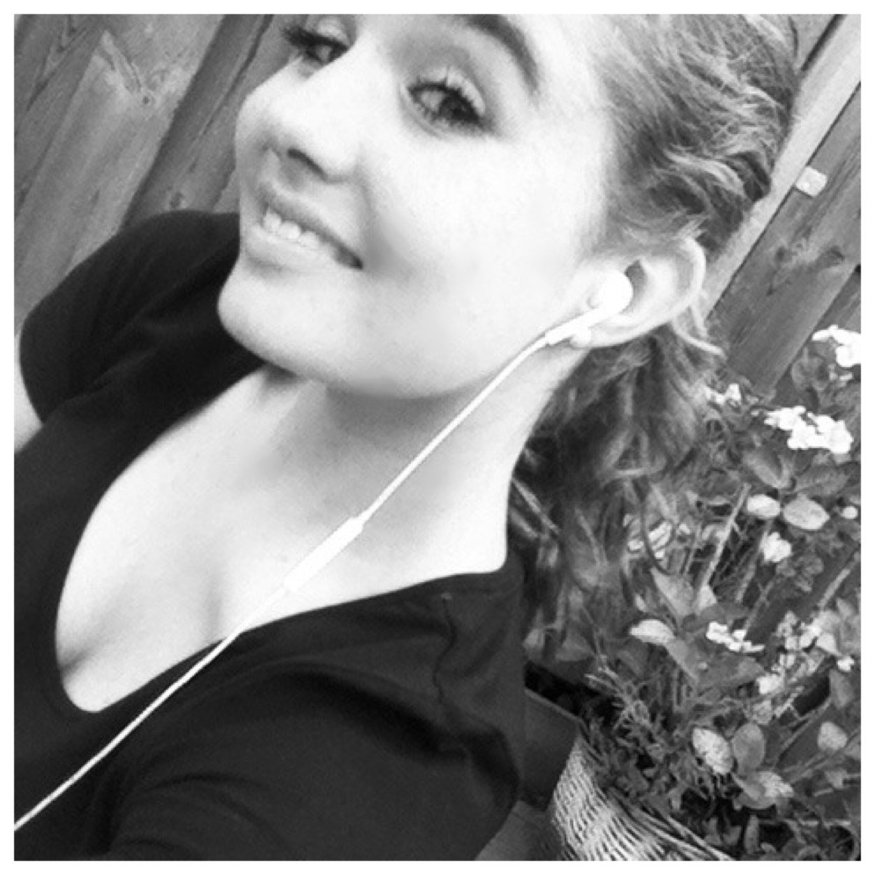 remember yesterday, dream about tomorrow but live today ♥