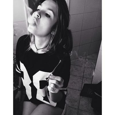 Ignore oq te faz sofrer, se importe com o que te faz sorrir 