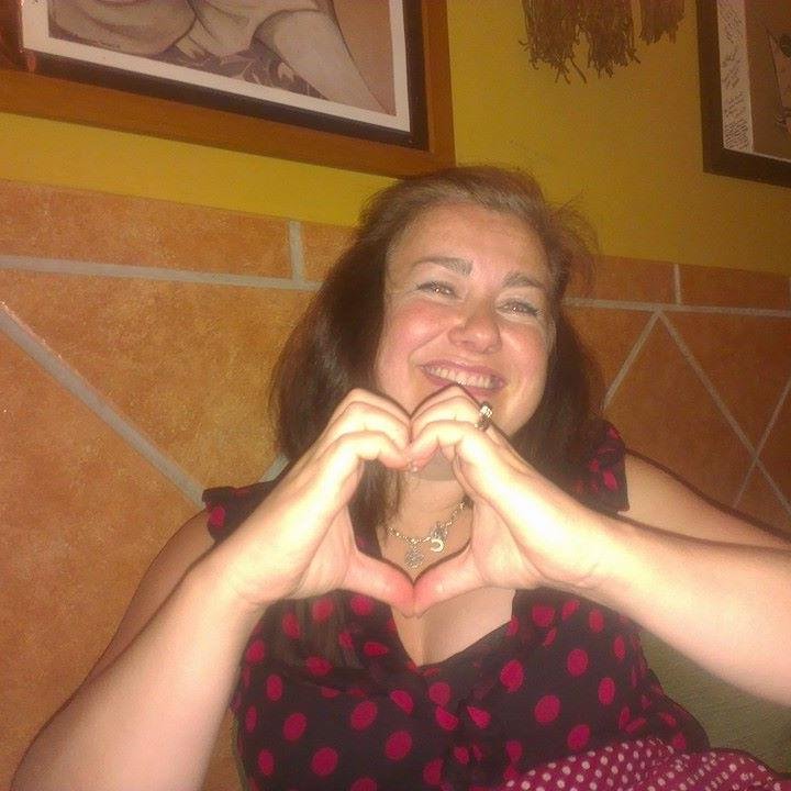 Business owner, crafter, baker, dog lover, wife. Currently living in Spain and loving life.