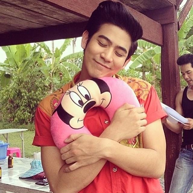 พอร์ช ศรัณย์ ศิริลักษณ์ ♥ บอทนะครับ  ฝากติดตามผลงานด้วยนะ เพลงรักผาปืนแตก คุณผีที่รัก ทางช่อง 7 IG @porshe_saran