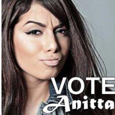 Twitter dedicado à votações e divulgações da cantora Anitta.