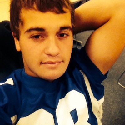 I'm a football player I play RB IM a 4 sport athlete football,basketball,track and baseball ⚾️ single