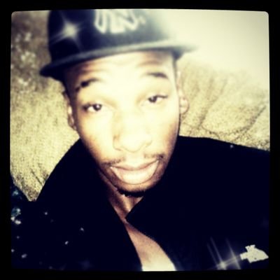 I rap because it gets most things off my mind. If u aint bout maken that paper don't be waisten my time. Chozen looking like a star so of cores I'm gone shine