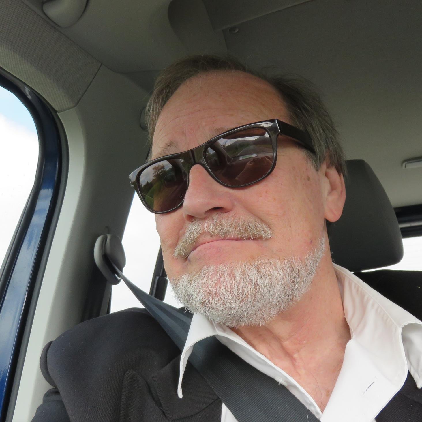 Autor, Lyriker, Kabarettist, Rezitator, Moderator, Hörspiel-/Synchronsprecher,  Cartoonist. Fr. Journalist. Fr. Pastor, Trauerredner, Hochzeits-/ Trauungsredner