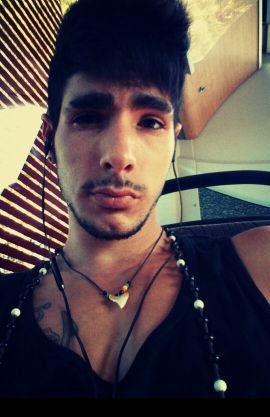 me follow pour que je vous followback et m'unfollow après pour que vous ayez plus d'abonnés ? vous méritez un pieux dans votre trou de balle #Tunisien✌