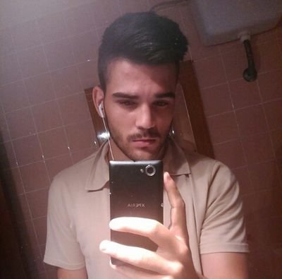 Estudiante de Ingeniería Mecánica. Fútbol y amigos