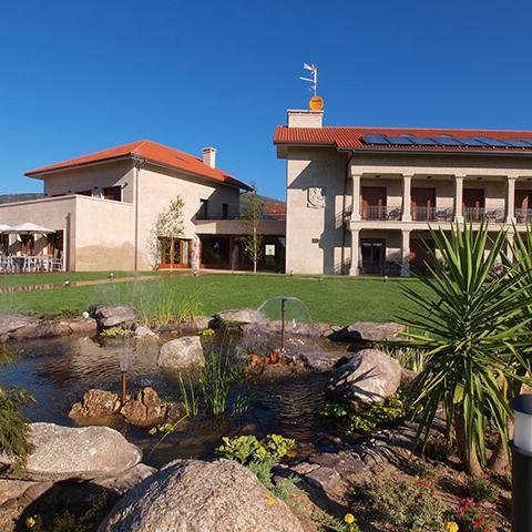 Hotel moderno en un entorno rural. A 5km del centro de #Pontevedra y en pleno corazón de las #RíasBaixas. info@campaniola.es 986 872 711