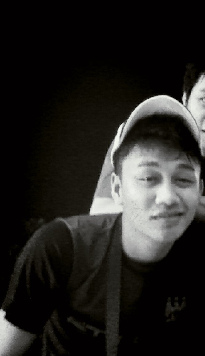 rezafahlevie208's profile picture. 