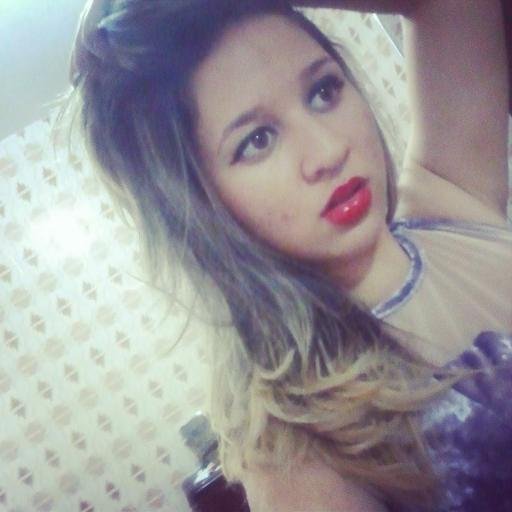 Pare de correr atrás, pare de se importar. Seja indisponível, desapegue. Pessoas gostam, do que não têm. ;]'