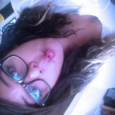 amo mi manera de pensar aunk sea loka abierta i descabellada :D amo ser como soi io en poktas una ñiña unika :P i like the pircings