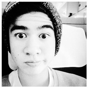 This is a free follow from @5SecsOfRickard , @_heresincetorn and @qurerarocks