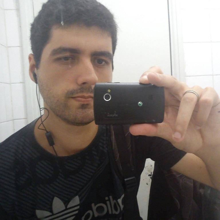 [A.K.A LOCKE]
[Viciado em Photoshop]
[Louco por eletrônicos]
[Maníaco por PC]
[Pirado por Jogos]