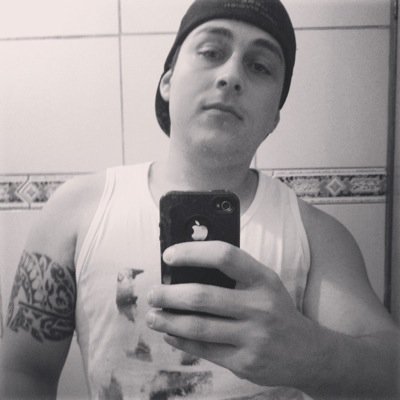 Ow, apenas o começo do tormento.
Não entendem porque eu largo o osso sem medo.
Nessa terra o chumbo é grosso, a opção é revidar.