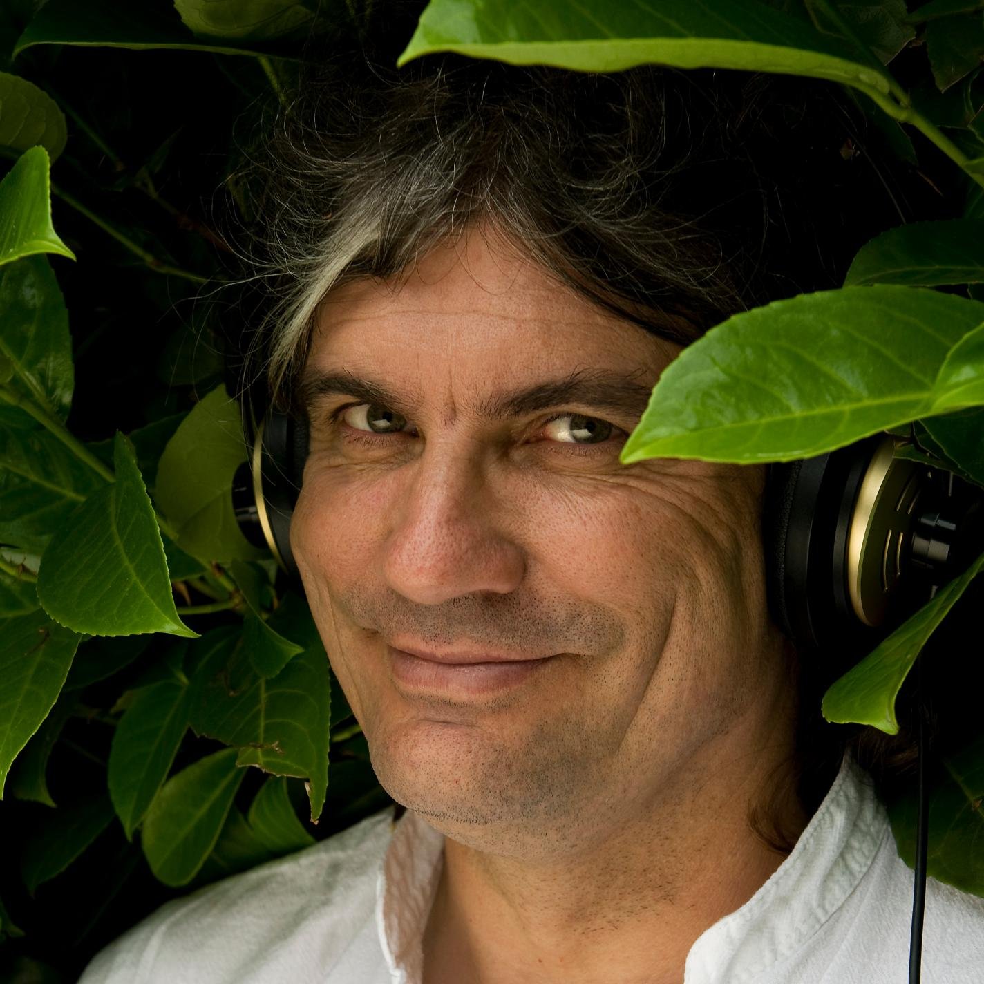 Wissenschaftsjournalist | Reiseschriftsteller 
Science goes on a journey. Speaker, storyteller, author on sustainable travel and transformation research.