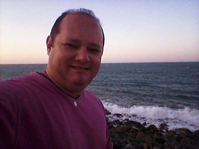 GEÓGRAFO, AMBIENTALISTA, PROFESSOR, ESPECIALISTA EM EDUCAÇÃO AMBIENTAL E GESTÃO AMBIENTAL, SIMPLES E TRANQUILO.