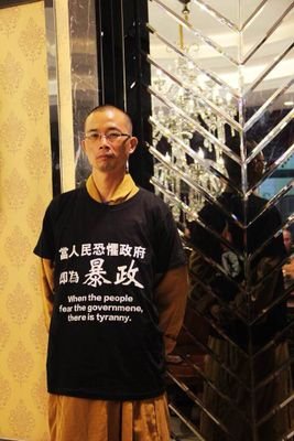 手持正義  不斷前行  照亮黑暗  公民行動