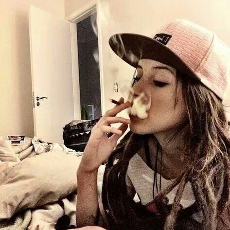 Ela é tipo cocaína, te alucina, te instiga e faz você sempre querer mais ⛅️