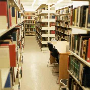 En 1940 se funda el Centro de Estudios Filosóficos como parte de la Facultad de Filosofía y Letras en las instalaciones del edificio Mascarones.