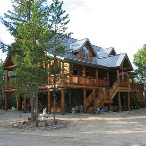 At Whisper Creek Log Homes we provide our clients with immaculate log homes. Contact us today for more information! 250-566-8483