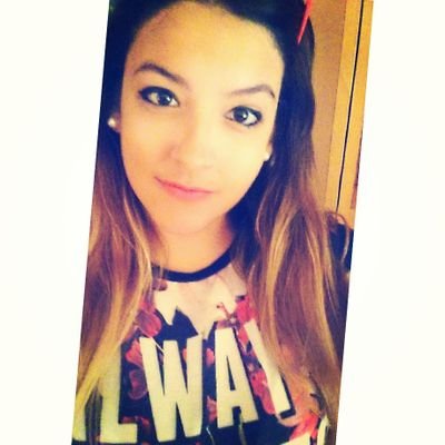 BÚ. mis pasiones el fútbol, los videojuegos y mi guitarra   ¿Mi sueño? viajar por todo el mundo con mi cámara de fotos.