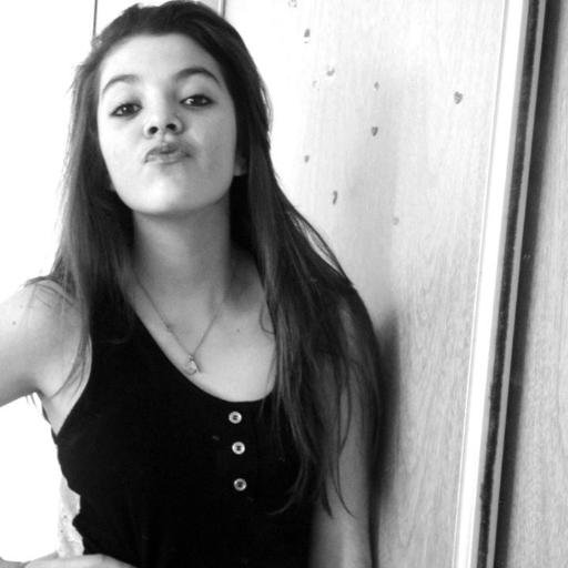 Holii no dejes que te digan que eres feo/a por que de seguro ellos/as te tienen envidia. A pesar de todo thu tienes que seguir adelante besos ..Te Sigo Seguime