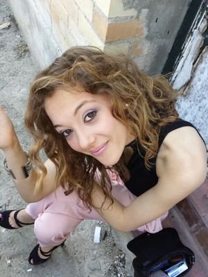 nada mas bonito como que esa persona te haga sonreír incluso cuando no esta cerca tuya