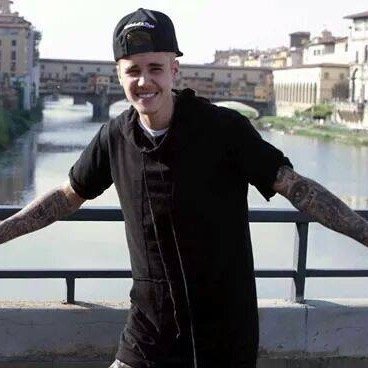 Justin please follow me - please i need you now-