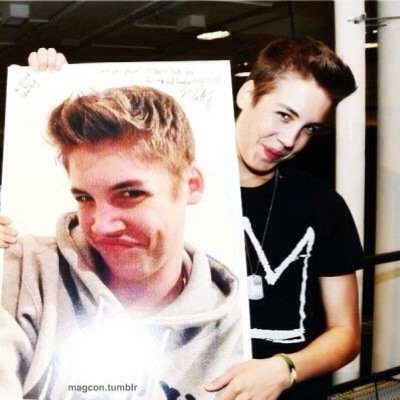 fangirlmeanlife's profile picture. i' m obsessed w/ boys and girls band, and singer and i think fangirling make our life better