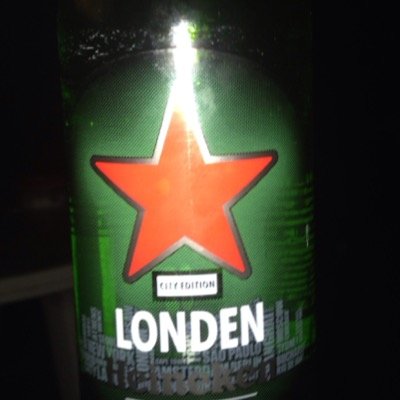 de stille kroeg voor bier en vertier, en trek me niks van de overheid aan de stille kroeg blijft open ook al komen ze langs dan bedenken we wat anders