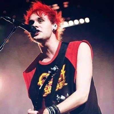 If you want to be apart of my 5sos imessage group chat dm me or tweet me