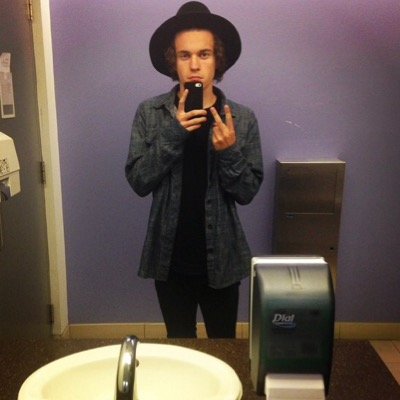 UNSATlSFYED's profile picture. being cool doesn't stop the hiccups