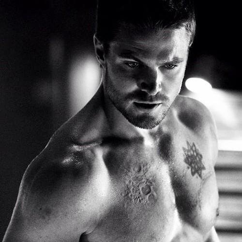 “Am I a hero, or am I a human? Am I Oliver Queen, or am I the Arrow?” [RP 18+]  #Arrow