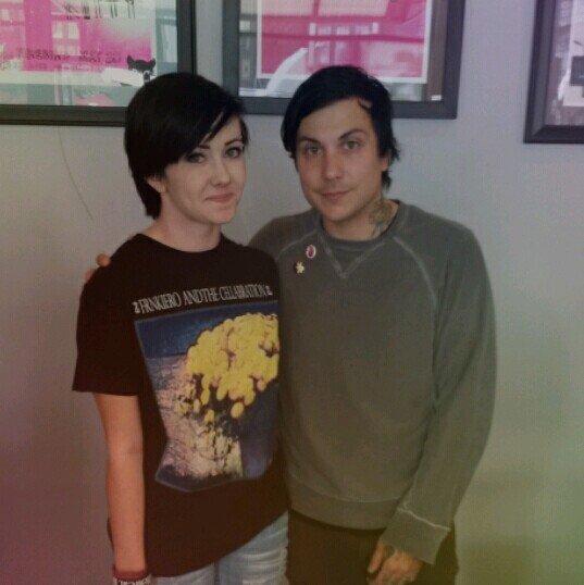 d3molition_'s profile picture. 18 | 417 | leo | I tweet lame lyrics and complain a lot