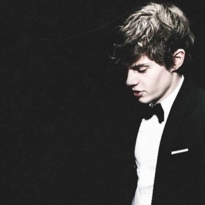 ;— “The night is young, beautiful and it appears I'm yours. I'm here to please you.” —; |[MaleStripperxOCxFandom-FlexiblexBI]|