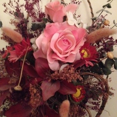 Happily Married and I live in the USA. Enjoy Take That  , music, Eric Clampton, Elvis, Josh Groban, Journey, U2.Steve Perry