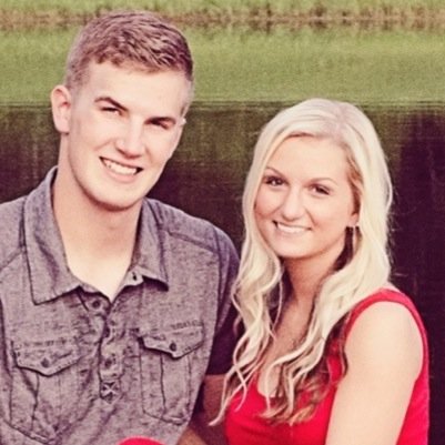 RedWhiteNBows's profile picture. 