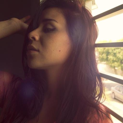 Venezolana. Estudiante de Diseño Gráfico.