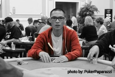 uReViLtWiN28's profile picture. 