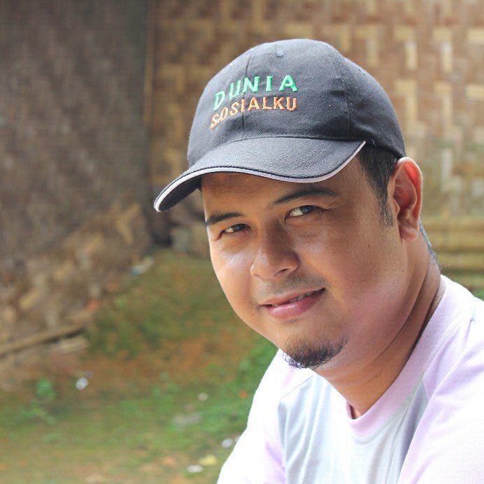Founder  DUNIA SOSIALKU dan kerelawanan, berkecimpung di pembangunan sanitasi dan air bersih, MalNutrisi, pendidikan, imamgozali@duniasosialku.org.081311483103
