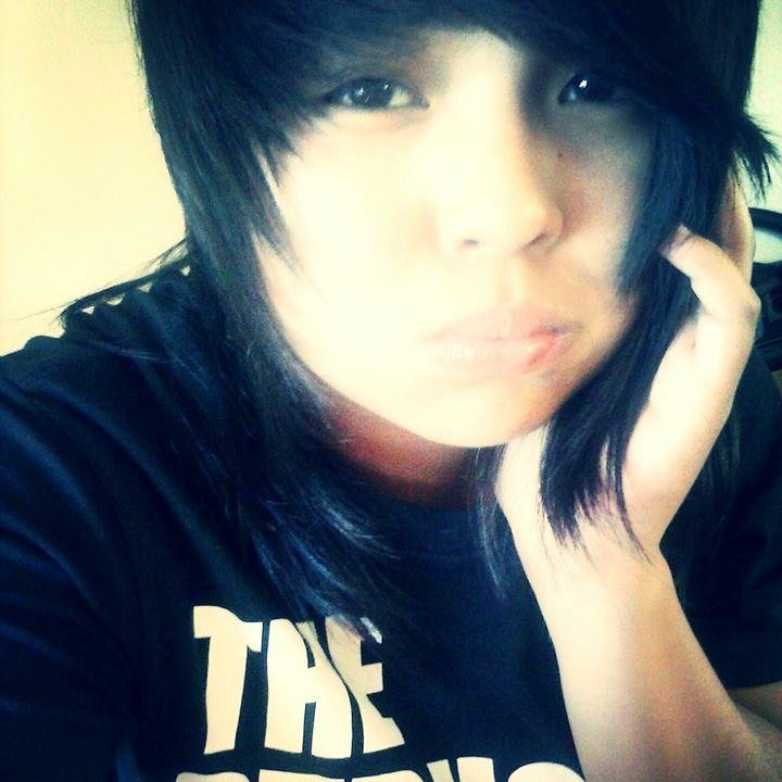 hi im angle // 17 // single  // love bvb, asking alexandria, botdf and falling in revers // i miss my bro @LynnJake11// love boys // emo