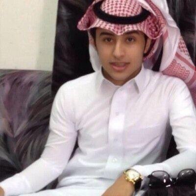 '   من تكبر ؟ صار بعيونيء غريب '