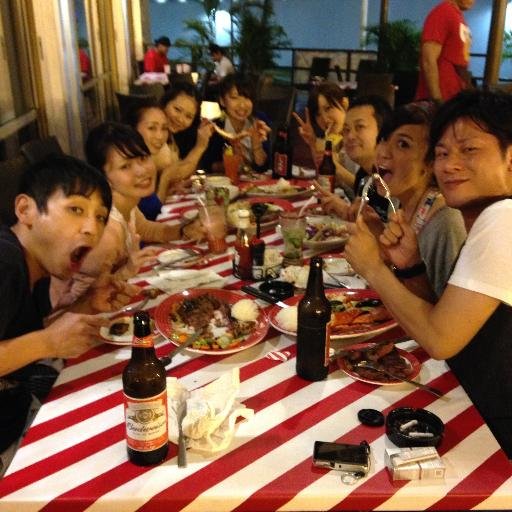 仙台に住んで早10年。定禅寺にTシャツ飾ったり、円形公園でかご灯したり、公開断髪式やたり、短パンの人を勝手に表彰したり、仕事についてからも日に100人以上の人に会ったり、小さなドーナツ屋やったり、音楽フェスを企画したり、渋谷のクラブを貸し切ってイベントやったりいろいろやってきましたが、今度は海外や！