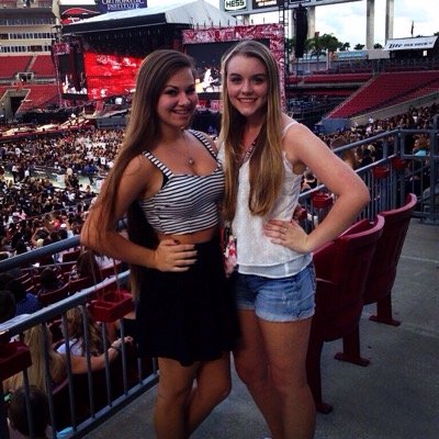 who tf is one direction https://t.co/v4Vcz7euOA https://t.co/8gIZ8SixLZ