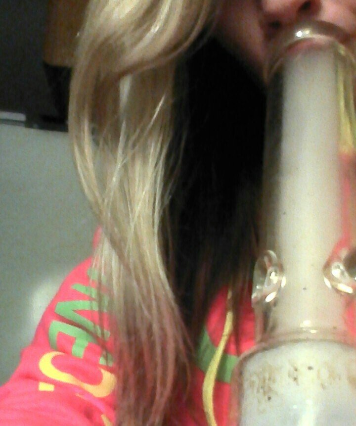 Love ripping on my bong. Summer is what I live for. My life is pretty chill.