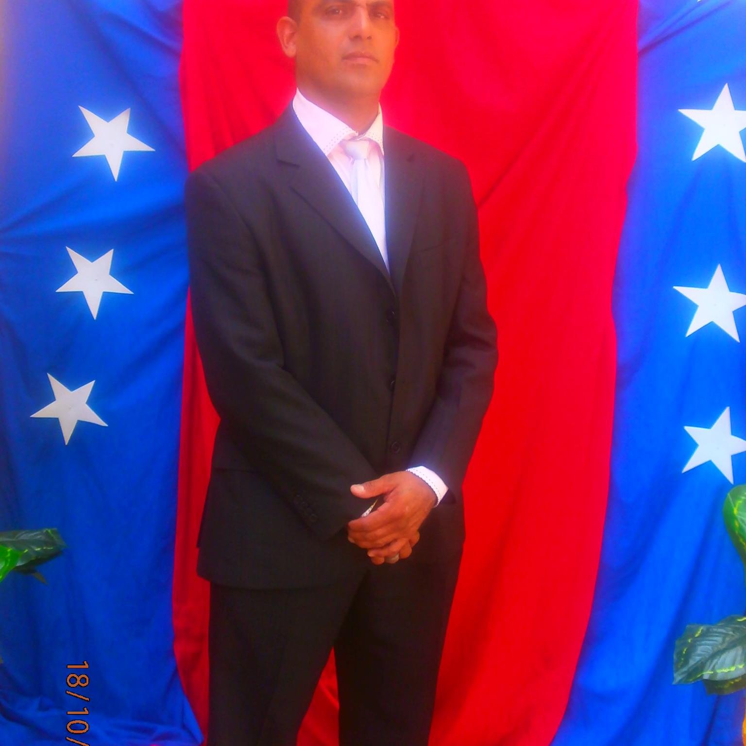 Abogado egresado de la UBV, actualmente Comisionado de FUNTBCAC en Aragua.

Activista del Movimiento Revolucionario TUPAMARO en el Estado Aragua.
