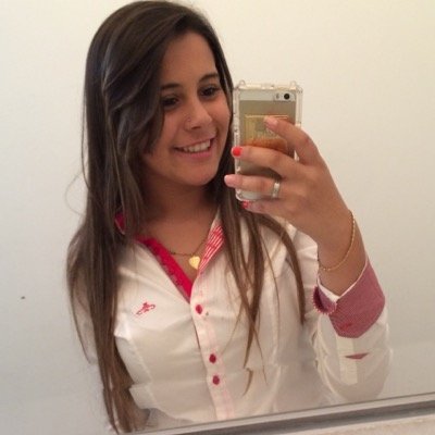 - capricorniana, sertanejo, amizade, amor, familia, fé, sonhadora e acima de tudo Deus!