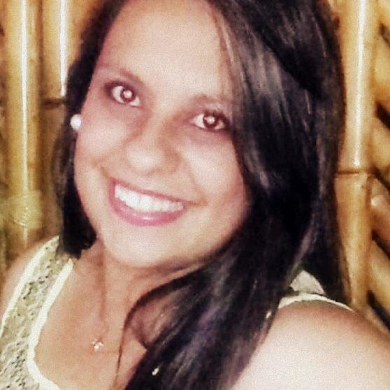 'Eu sou Alguem q ama sorrir, mas q as vezes chora… Alguem q ama brincar, mas q as vezes fala serio… Alguem q nao agrada aa todos mas conkista muitos!